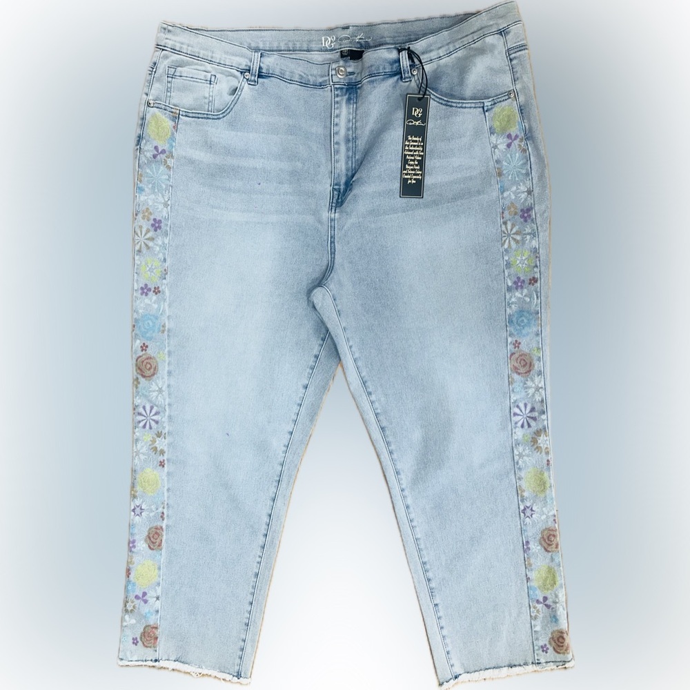 NWT DG2 by Diane Gilman SZ 24WT Light Blue Floral Ankle Jeans/waist 44”- 50” - Picture 4 of 10